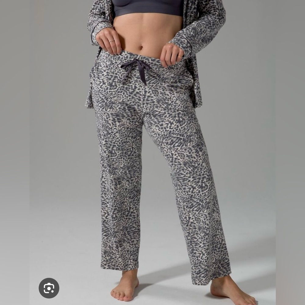 Soma embraceable long pajamas in cheetah print!